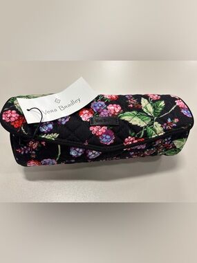 NWT NEW VERA BRADLEY Iconic On A Roll Winter Black Floral Quilted Cosmetic Pouch